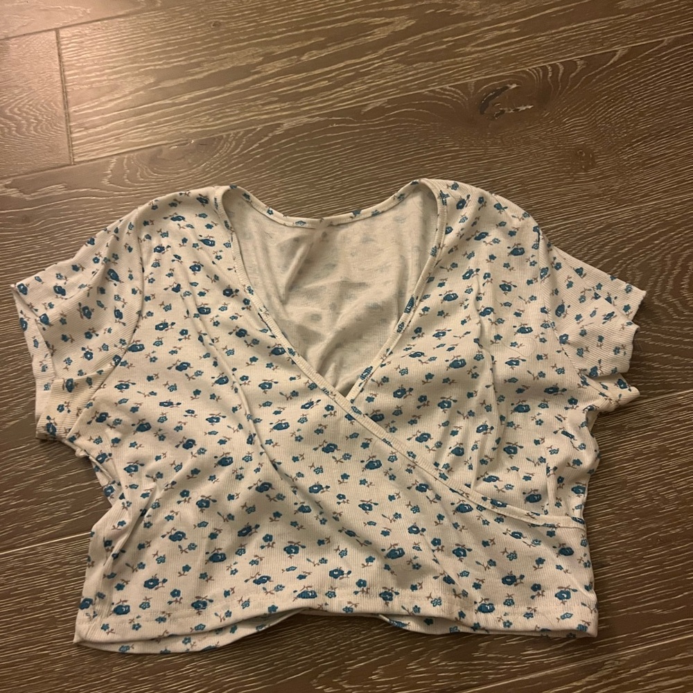 No Brand: floral white and blue wrap Top